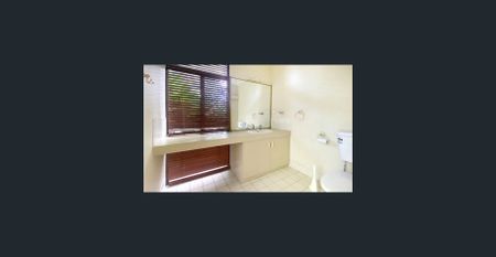 Family home in Brinsmead - Photo 4