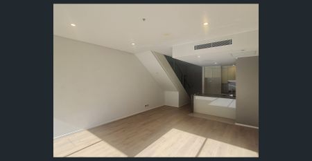 SPACIOUS SIZE SPLIT LEVEL Two Bedroom in Heart of Zetland! - Photo 2