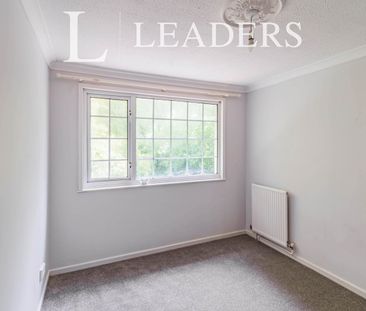 3 bedroom house to rent Ditchling Hill, Crawley, RH11 - Photo 3