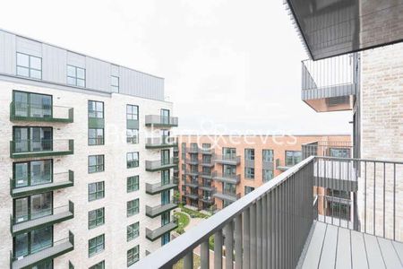 Greenleaf Walk, Southall, UB1 - Photo 4