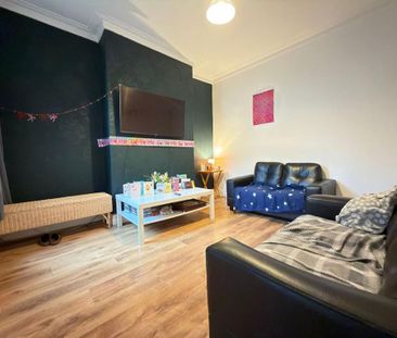 4 bedroom terraced house to rent - Photo 1