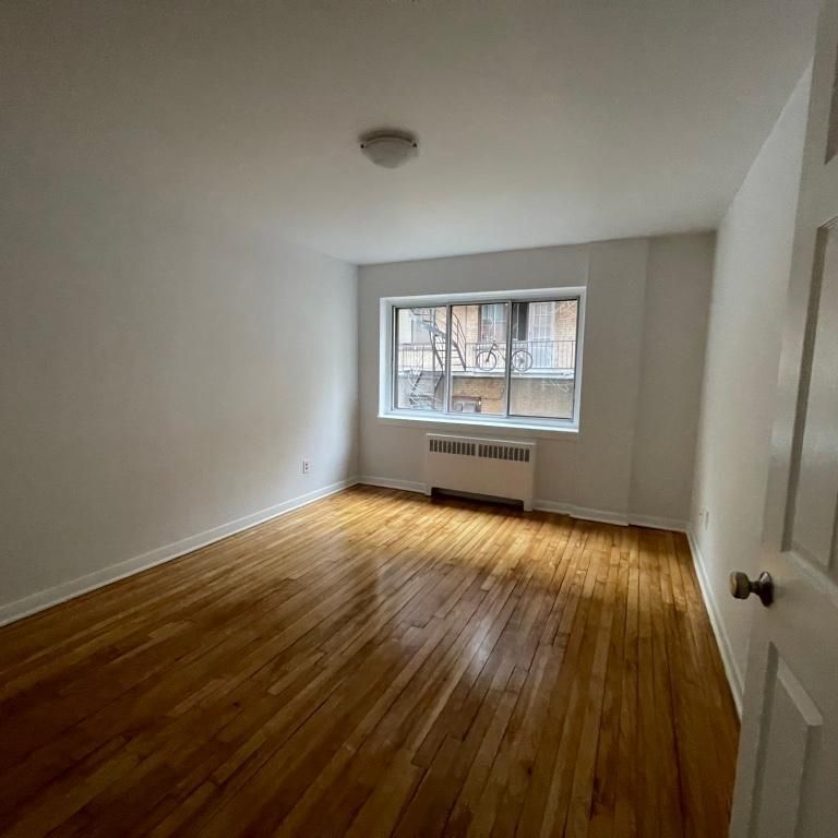 À louer 1275$ – 3 ½ au 2715 Place Darlington, Côte-des-Neiges - Photo 1