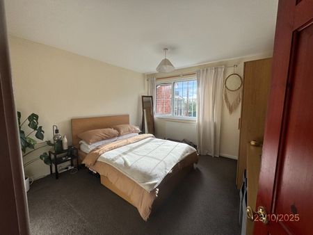 2 Bed Terraced House, Warrels Court, LS13 - Photo 4