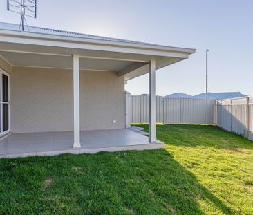 Dubbo, 98 Champagne Drive - Photo 6