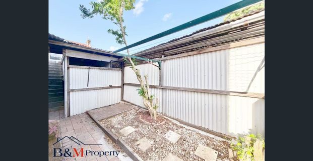 Spacious one bedroom with big back deck yard - Photo 1