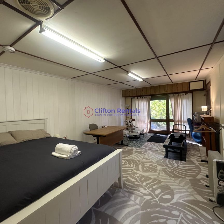 Central One-Bedroom Unit – Walk to Town - Photo 1