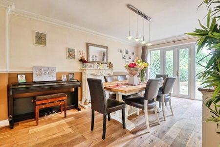 4 bedroom detached house to rent - Photo 2