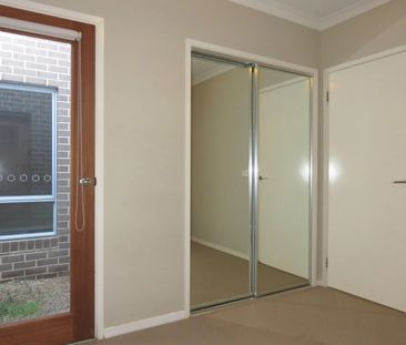 Modern Comfort in a Sought-After Craigieburn Pocket! - Photo 1