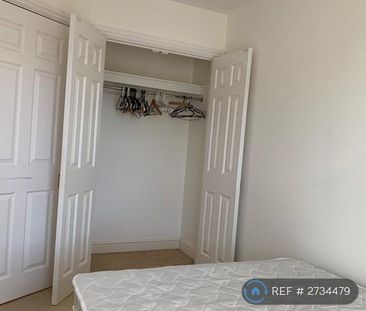 1 bedroom in a flat share to rent - Photo 3