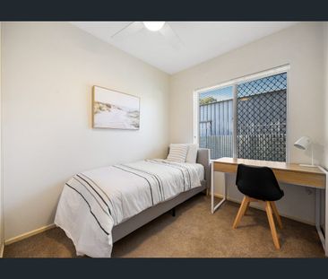 Modern Ground Floor Unit Walking Distance to the Beach - Photo 5