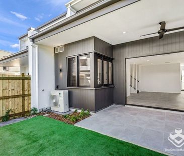 3 bedroom + MPR Terrace Home Offering Modern Comforts! - Photo 4