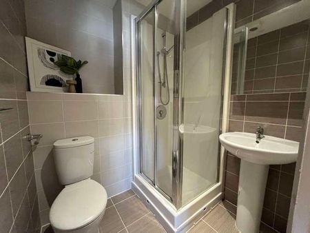 Bedroom Ensuite Apartment, LN1 - Photo 3