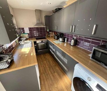 Hough Lane, LS13 - Photo 3