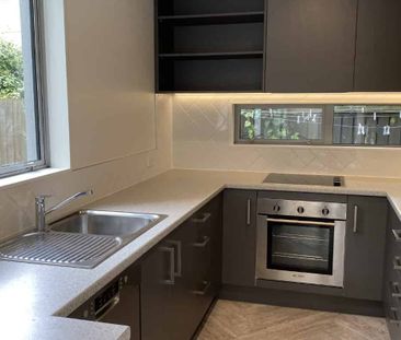 2 plus bedroom 2 level townhouse in wonderful area - Photo 3