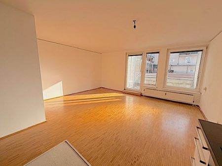 Helle, ruhige Wohnung mit großer Terrasse, 10 Min zur U-Bahn, perfekte Fahrrad und Autoanbindung, Garage optional - Photo 2