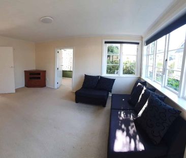 Cosy family home with garden veges - Photo 2