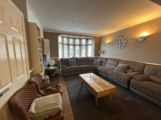 Westrow Drive, Barking - Photo 1