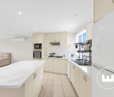 Beautifully renovated family home! - Photo 6