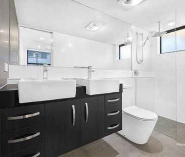 Modern two-bedroom apartment in pet-friendly complex - Photo 6