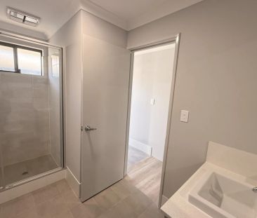 Brand New 5 Bedroom House in Prime Dudley Park Location - Photo 2