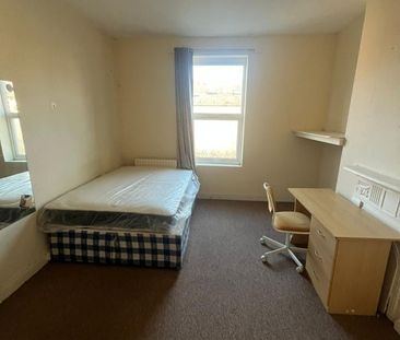 Room in a Shared House, Hanover Square, LS3 - Photo 1
