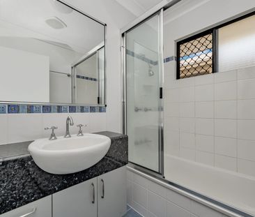 Spacious Family Home in Quiet Mount Louisa - Photo 5