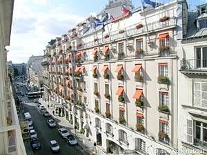 Logement à Paris, Location meublée - Photo 2