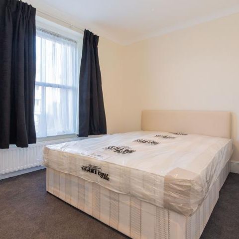Two double bedroom apartment within a period conversion in Kings Cross - Photo 1