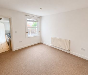 Springfield Road, Guildford - 1 bedroomProperty for lettings - Seym... - Photo 5