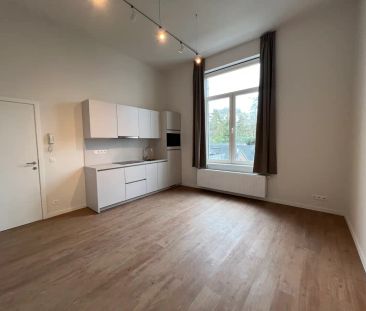 Volledig gerenoveerde studio op uitstekende locatie te huur - Photo 4