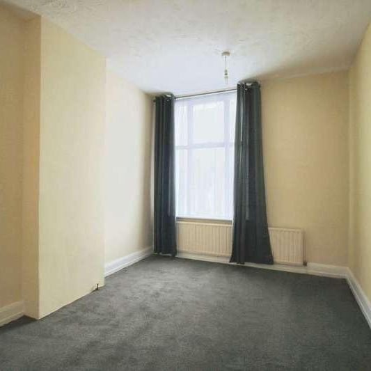 High Street, Hornchurch, RM11 - Photo 1