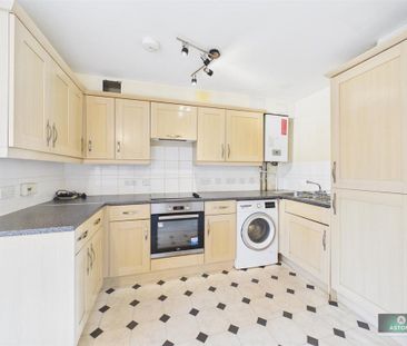 4 bedroom terraced house to rent - Photo 2