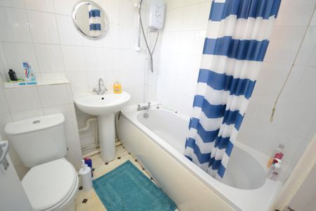 1 bed Shared House for Rent - Photo 4