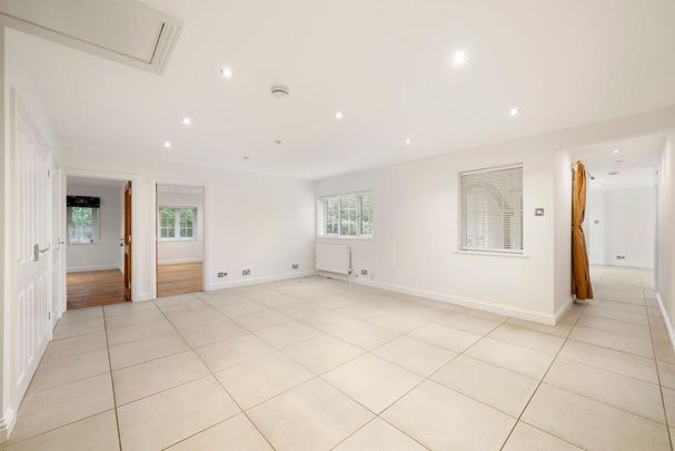 5 bedroom detached bungalow to rent - Photo 1