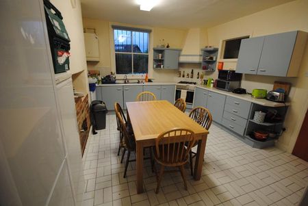 27 St Michaels Road, Leeds, LS6 3BG - Photo 2