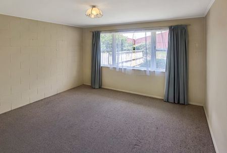 Water Included, No lawn, Spacious 2 Bedroom Unit - Photo 2