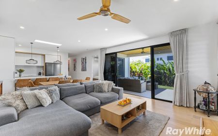 Stunning 4-Bedroom Home in Prime Newport Location - Photo 3
