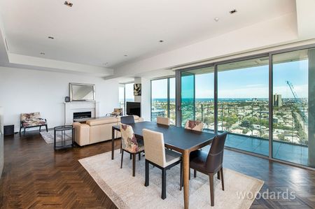 Luxurious Living With Sensational Views - Photo 2
