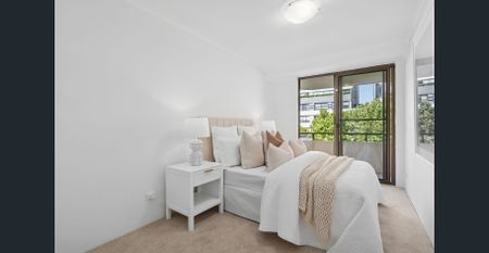 Comfortable, family-sized apartment ideally located - Photo 2