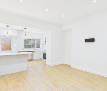 4 bedroom terraced house to rent - Photo 3