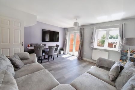 3 bedroom end of terrace house to rent - Photo 4