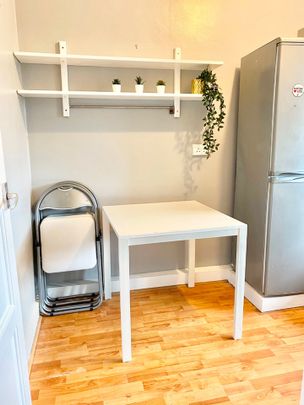 Room in a Shared Flat, Norman House, SW8 - Photo 1