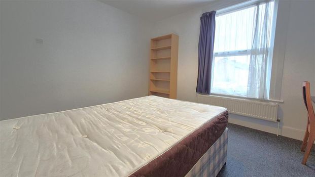 4 bedroom terraced house to rent - Photo 1