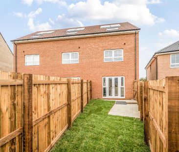 4 bedroom terraced house to rent - Photo 1