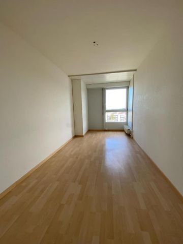 "Grossräumige, helle Wohnung mit Balkon und herrlicher Aussicht" - Photo 3