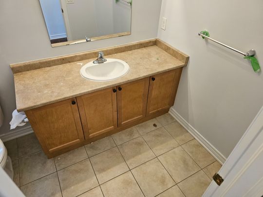 For Lease - 40 Thatcher Crescent, East Gwillimbury, Ontario - Photo 1