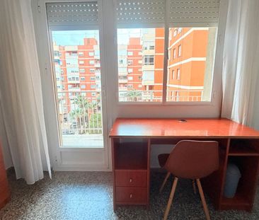 Piso de alquiler en Calle Juan de la Cosa, Ensanche - Photo 1