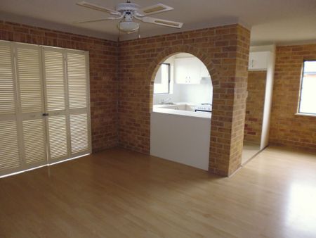 Good size and close to The Jucntion shopping precinct. - Photo 2