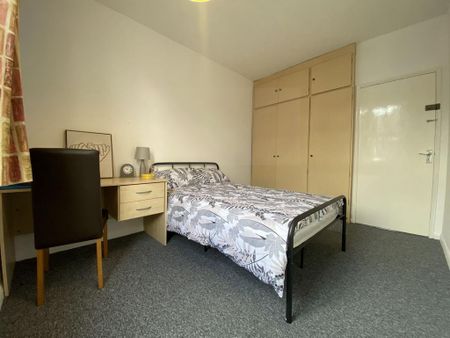 4 bedroom terraced house to rent - Photo 4