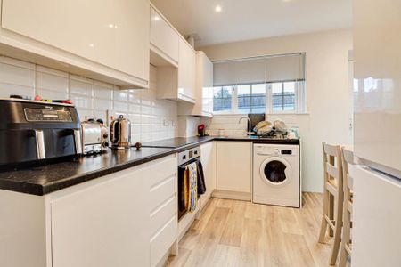 3 bedroom flat to rent - Photo 5